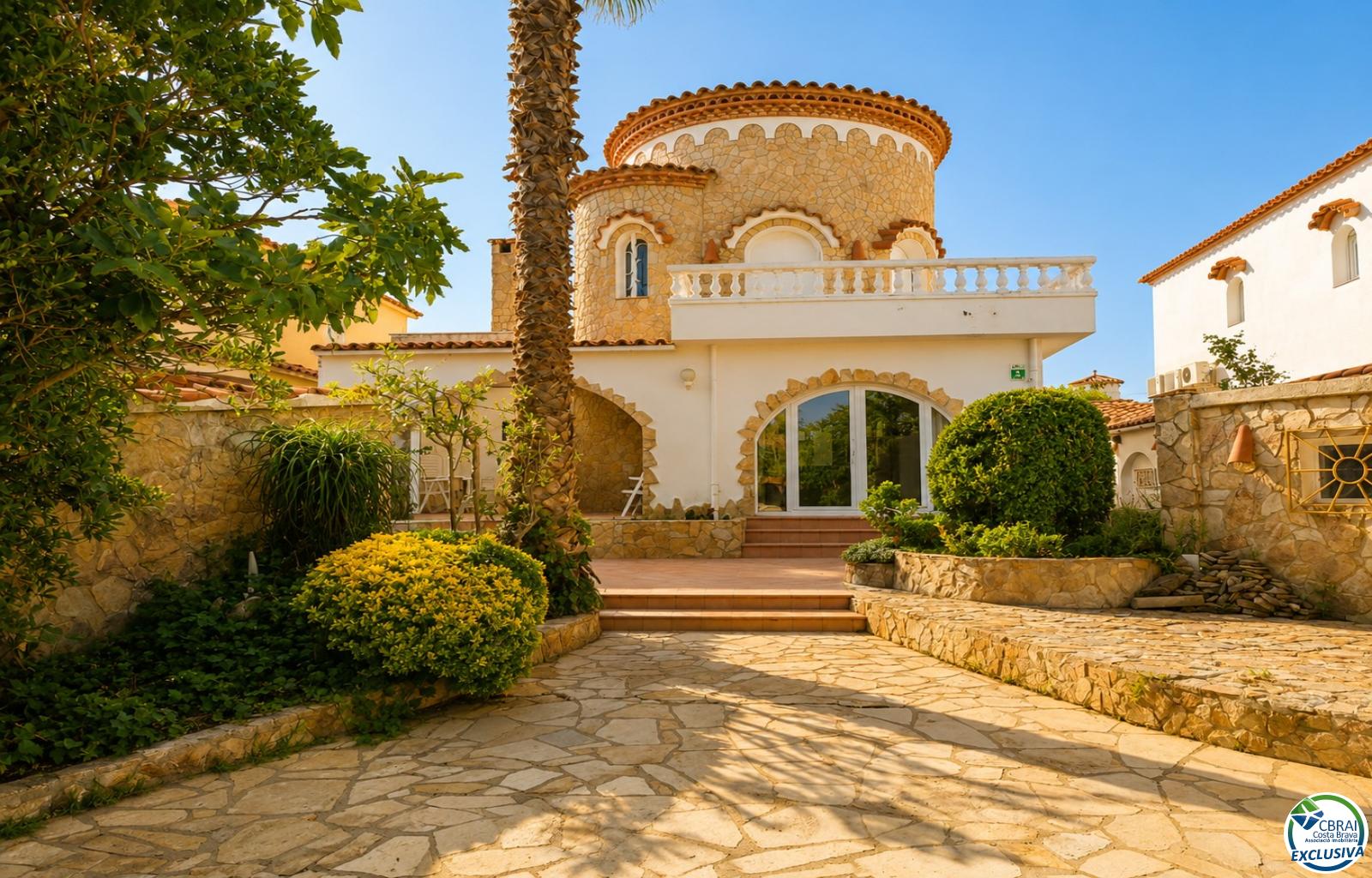 Villa de caractère, terrain de 500 m² et amarrage privé à Empuriabrava - Ebre - Ref. CBR6631 - photo 31