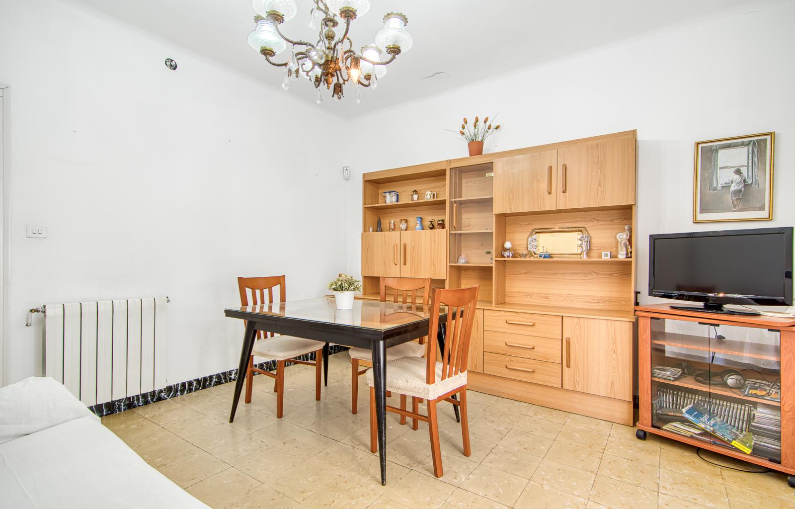 Would you like to live on one of the streets with the most history and character in Roses—practically right by the water—and enjoy the authentic Mediterranean essence every day? - Centre - Ref. CBR6537 - photo 21