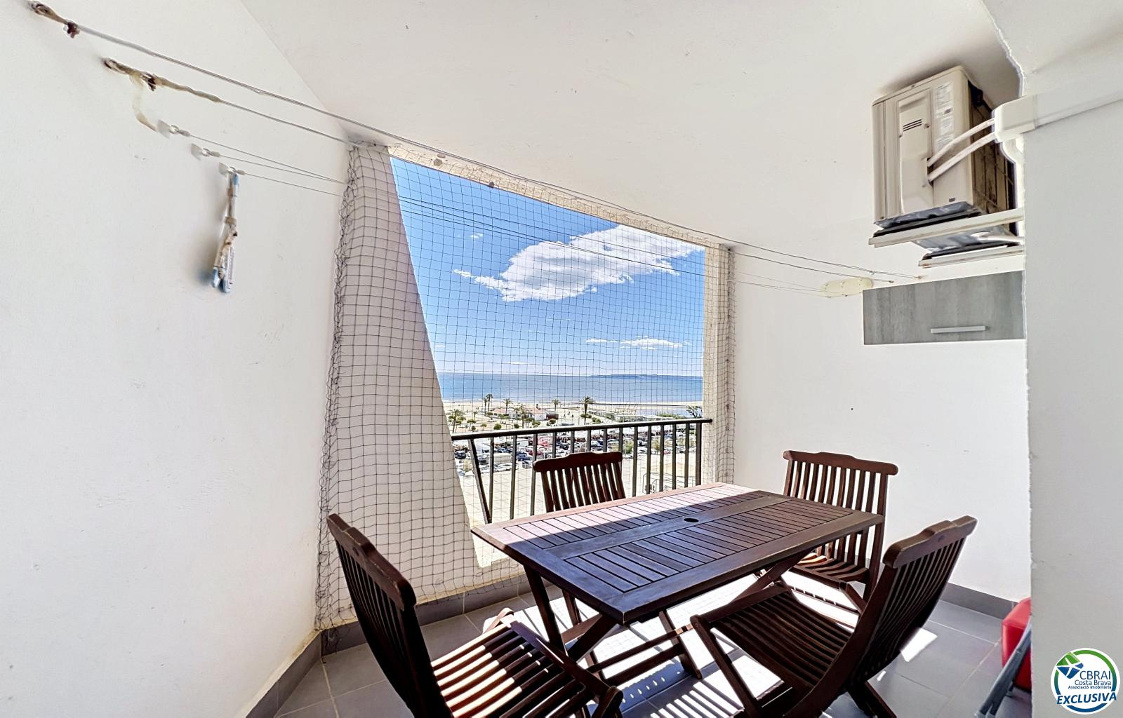 Renovated apartment with sea views on the beachfront in Empuriabrava. - Muga - Ref. CBR6640 - photo 20