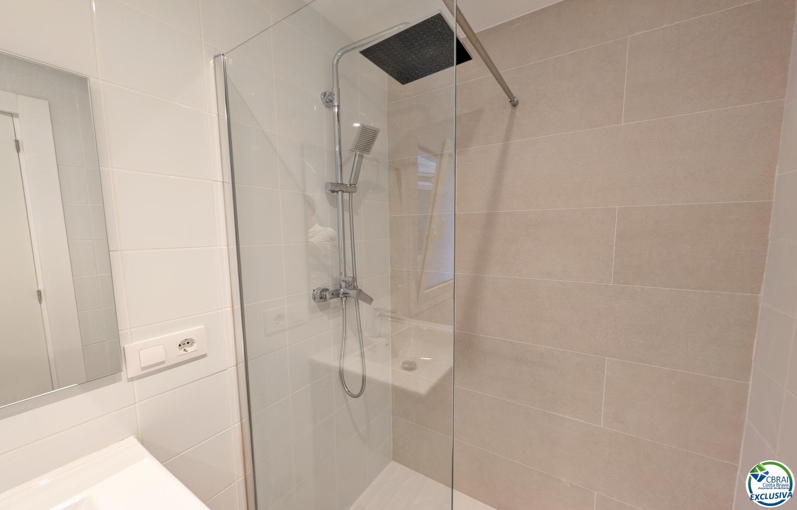 Renovated apartment with elevator, 500 m from the beach and next to the Renfe station - Portbou - Ref. CBR6611 - photo 12