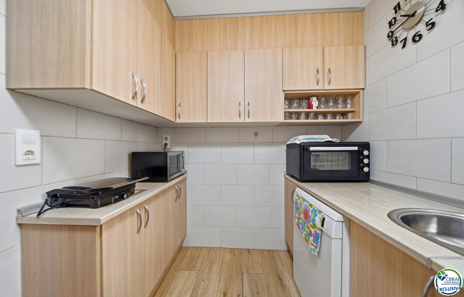 Apartment in the Heart of the Town Centre, Just 250 Metres from the Beach. - Ref. CBR6529 - photo 15