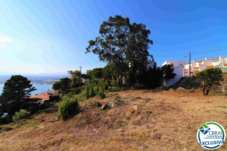 Terreno urbano de 1150m2 con vistas al mar