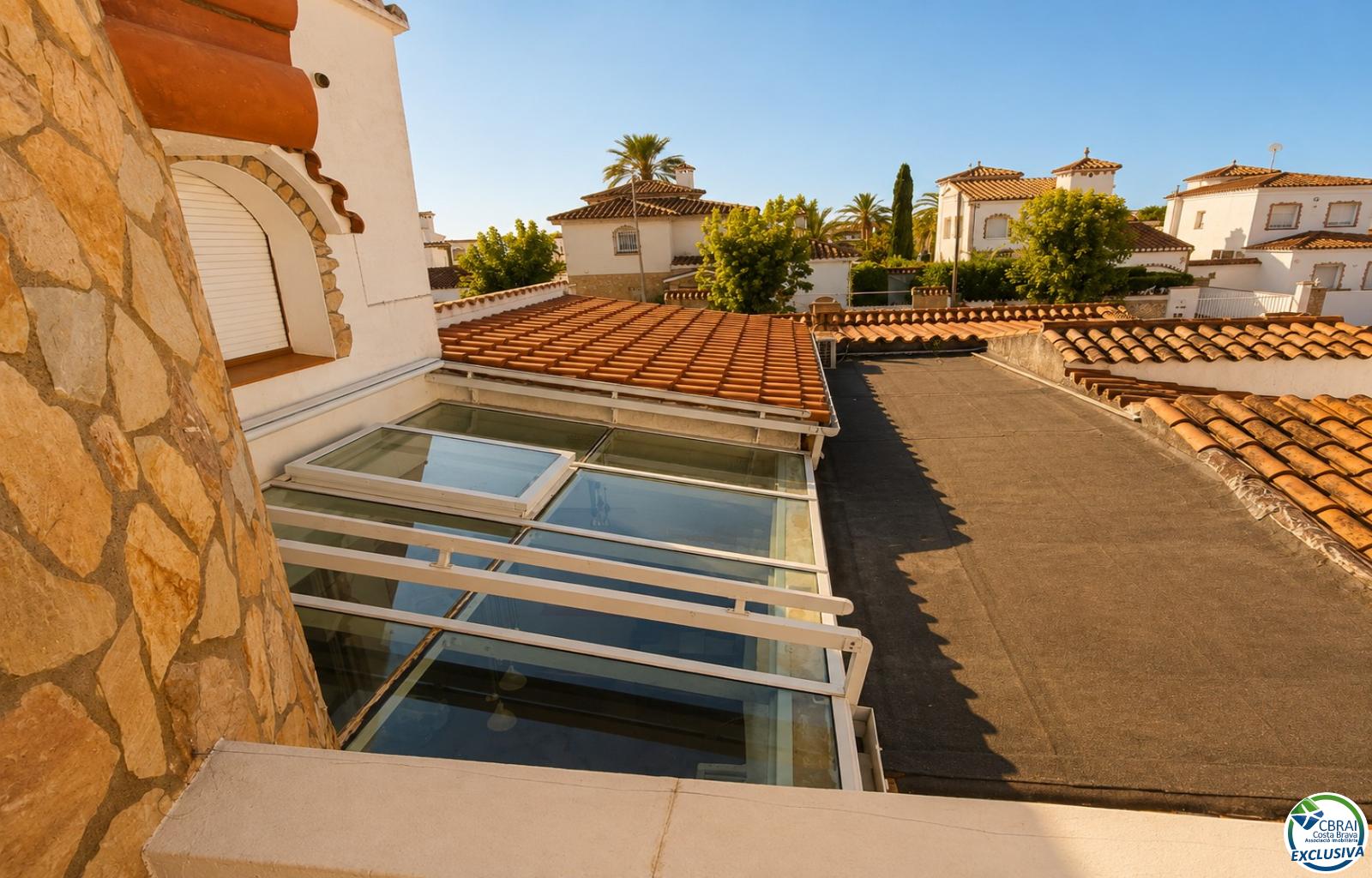 Villa de caractère, terrain de 500 m² et amarrage privé à Empuriabrava - Ebre - Ref. CBR6631 - photo 23