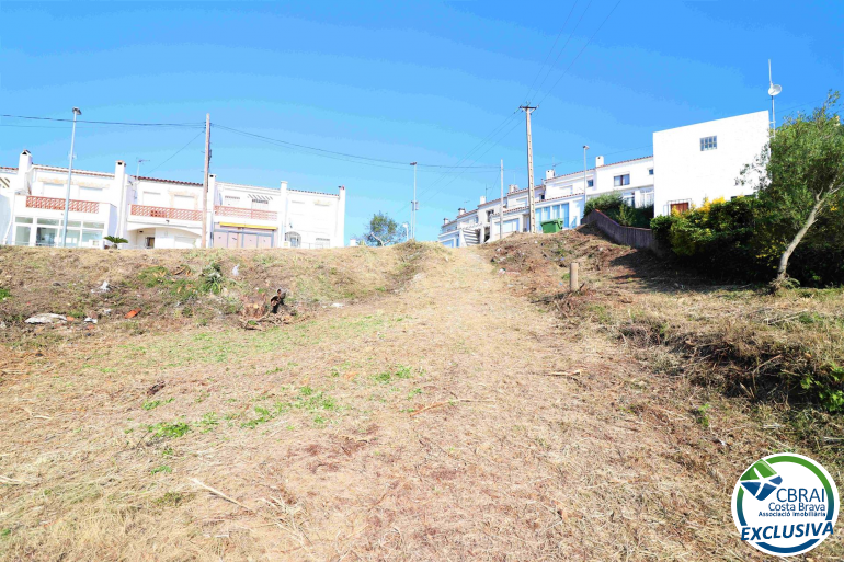 Terreno urbano de 1150m2 con vistas al mar