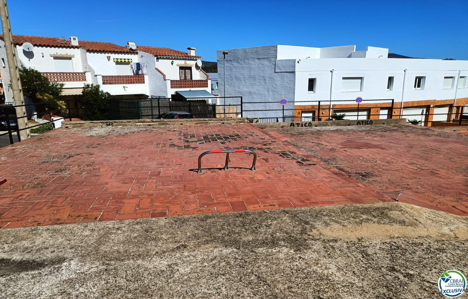 Doble Plaza de Parking Extérior en Rosas Puig Rom