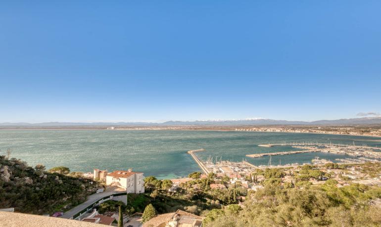 Preciosa casa amb piscina infinita i vistes espectaculars sobre la Badia de Roses