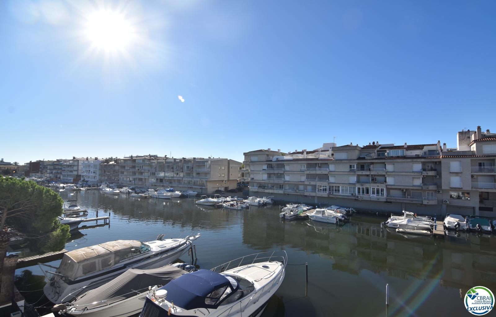 Apartment in Empuriabrava with private mooring