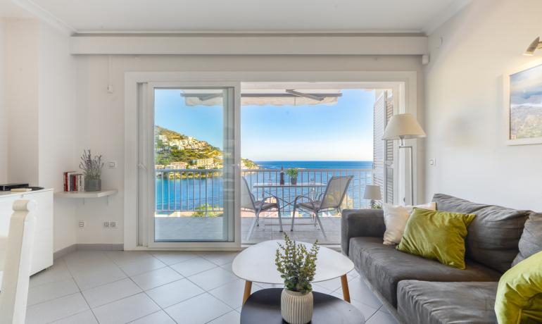 Sea View Apartment with Tourist License in Canyelles Petites