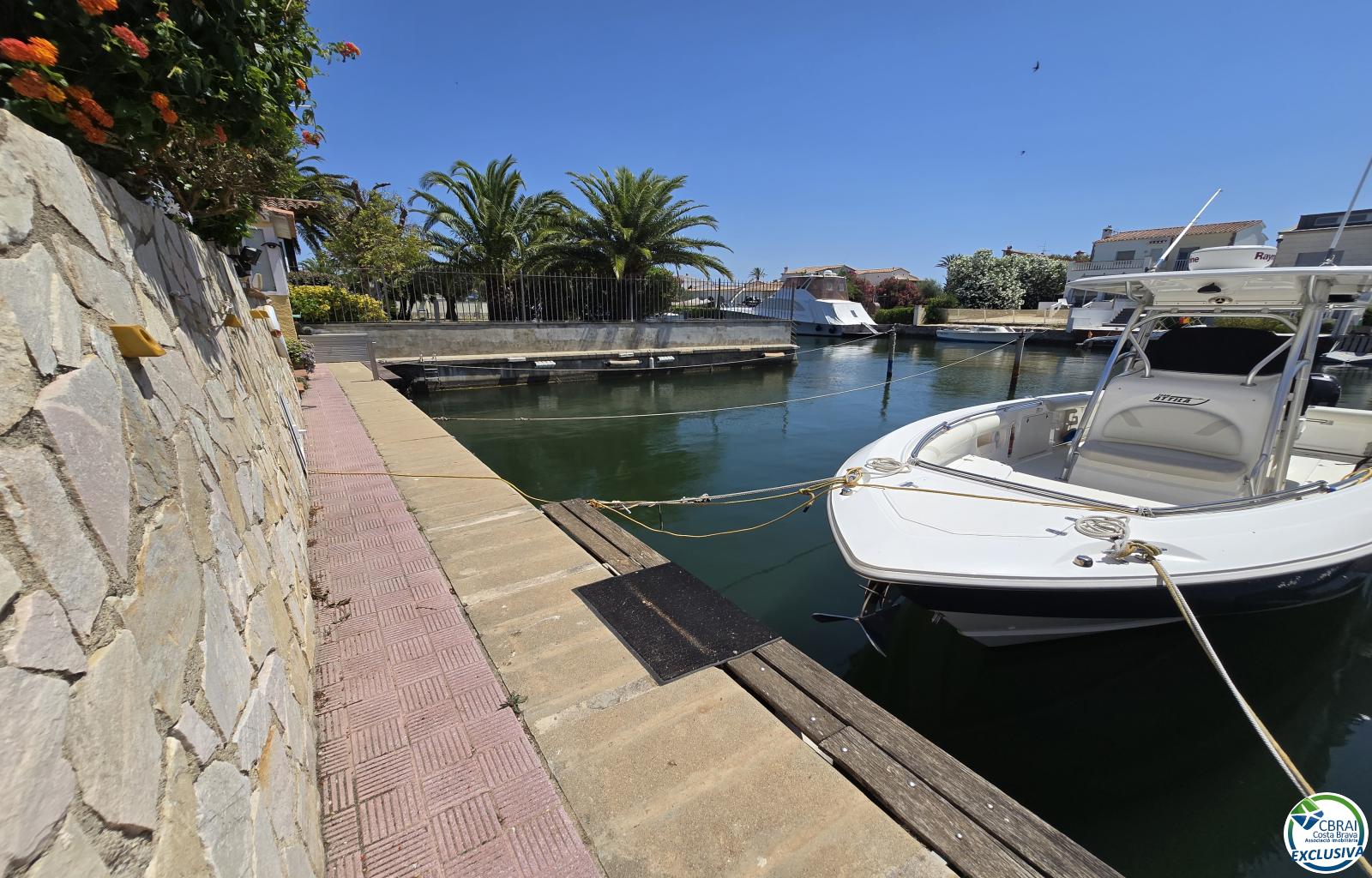 14x3.70 m Private Mooring Before the Bridges with Apartment & Parking - Salins - Ref. CBR6589 - photo 3