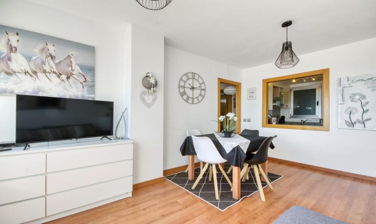 Charming apartment with sea views, just steps from the beach