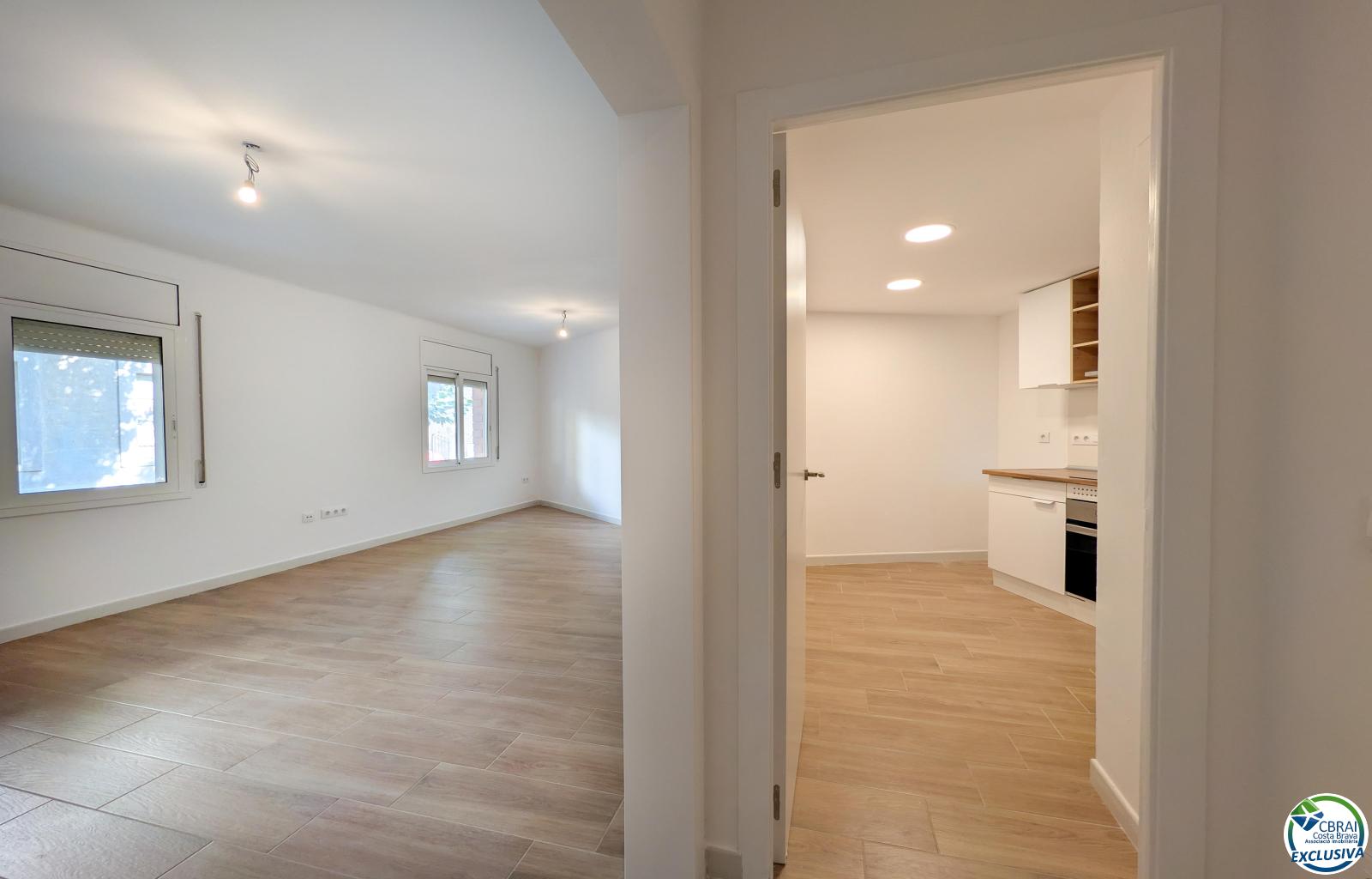 Renovated apartment with elevator, 500 m from the beach and next to the Renfe station - Portbou - Ref. CBR6611 - photo 3