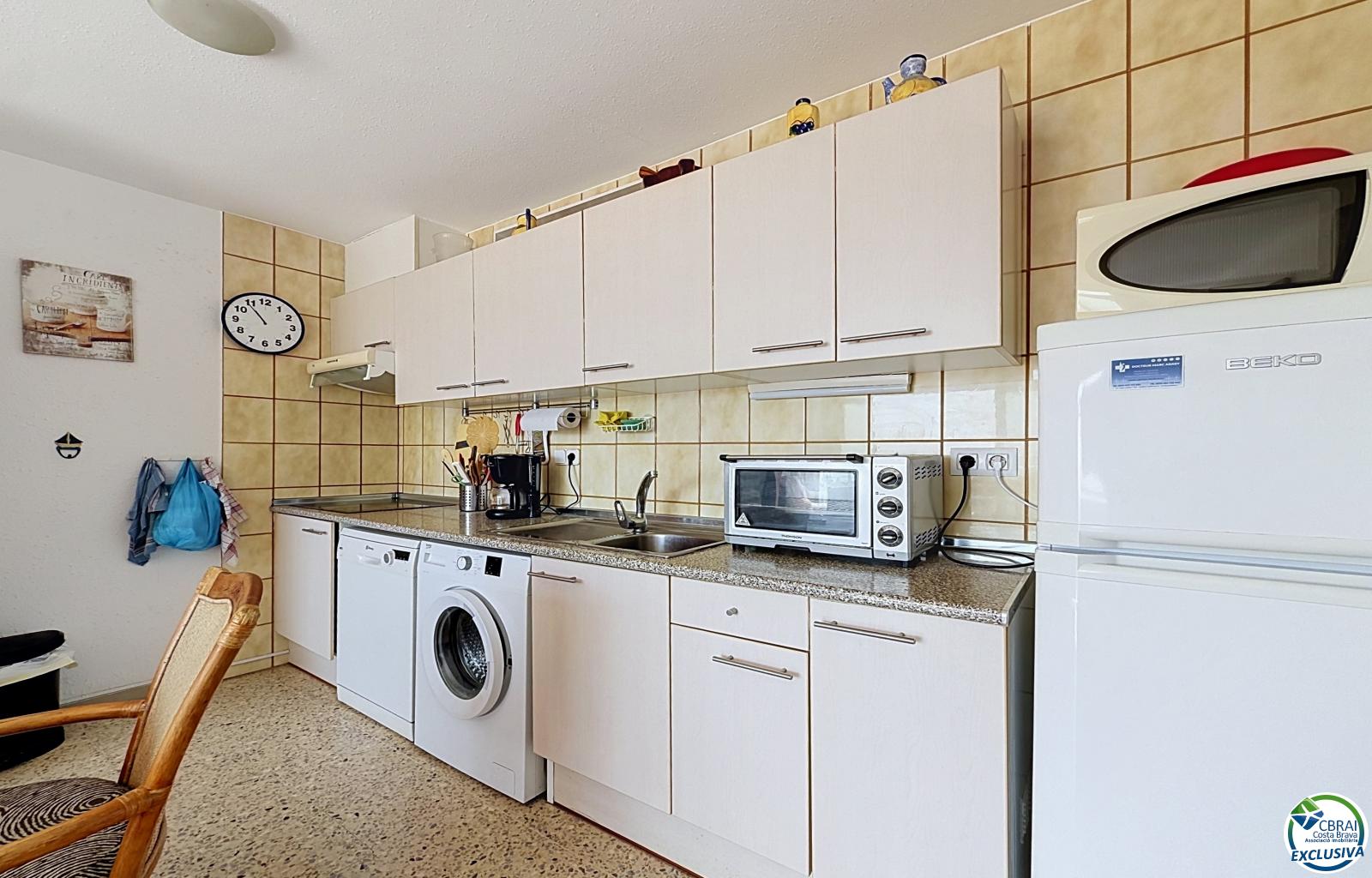 Apartment just steps from the beach with sea views in Empuriabrava - Muga - Ref. CBR6662 - photo 6