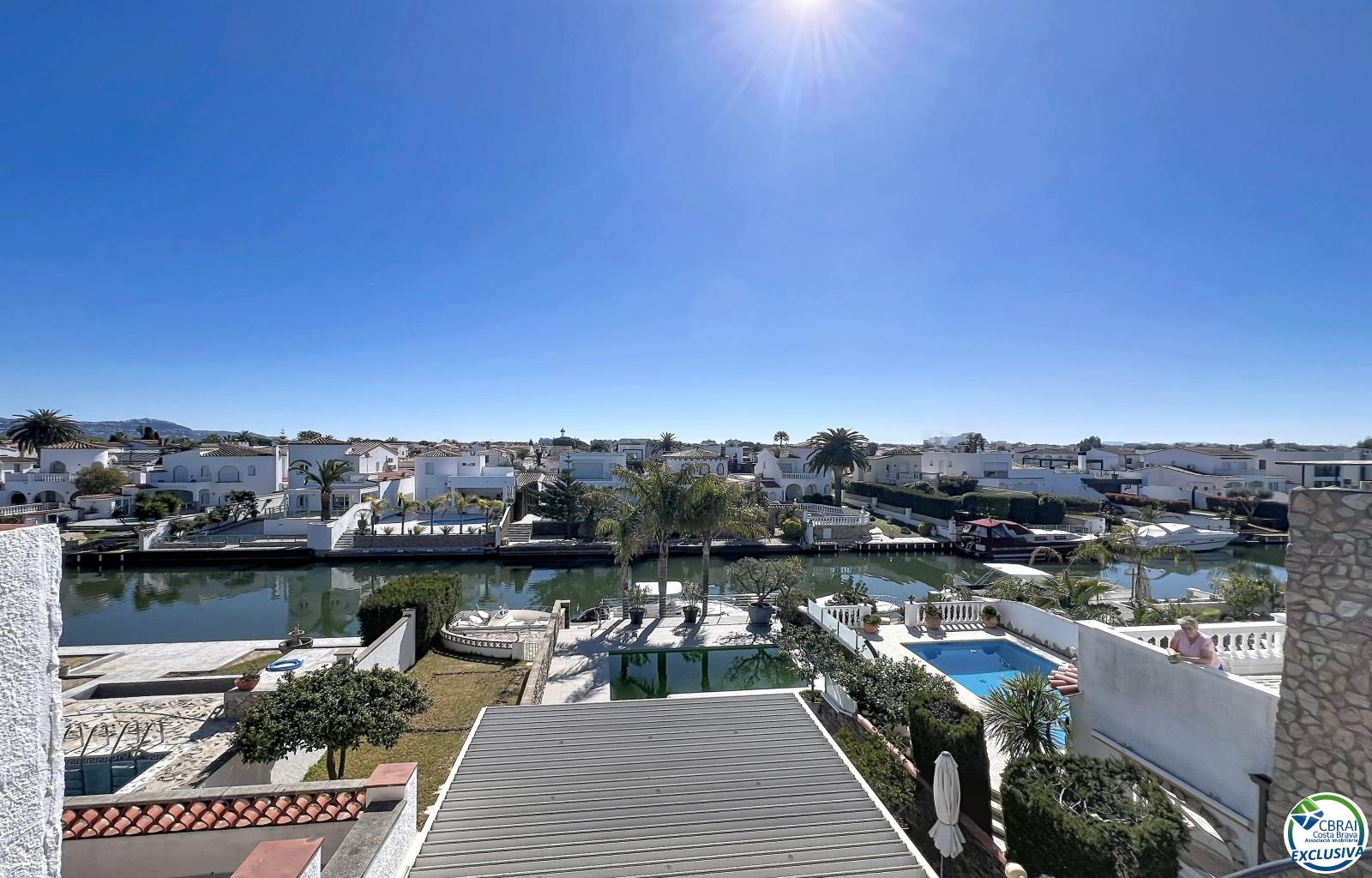 Renovated house in the south, featuring a pool and access to a wide canal in Empuriabrava. - Llobregat - Ref. CBR6415 - photo 28