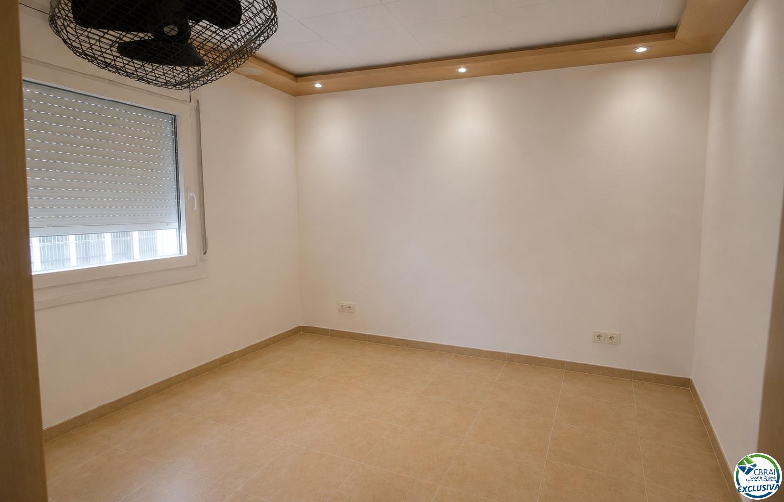 Villa de caractère, terrain de 500 m² et amarrage privé à Empuriabrava - Ebre - Ref. CBR6631 - photo 11