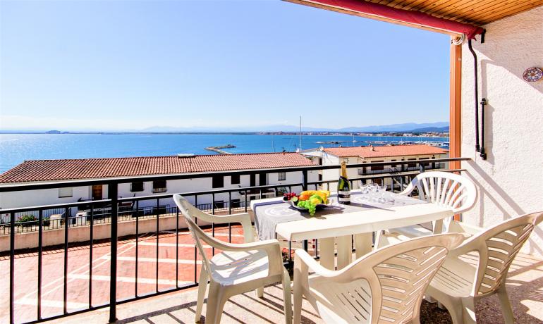 Encantador apartamento con vistas al mar en la zona del puerto de Roses