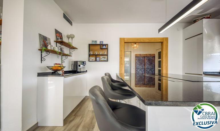 Preciosa casa reformada en el centro de Empuriabrava