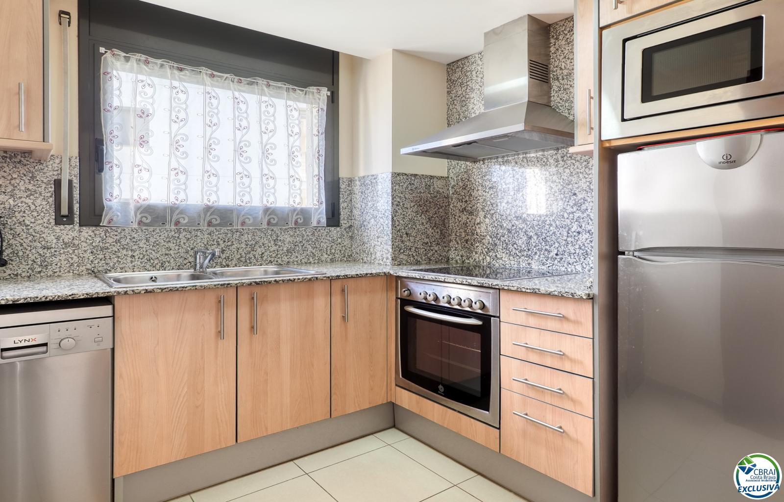 For sale: High-standard apartment in Roses 50 m from the sea - Salatà - Ref. CBR6685 - photo 3