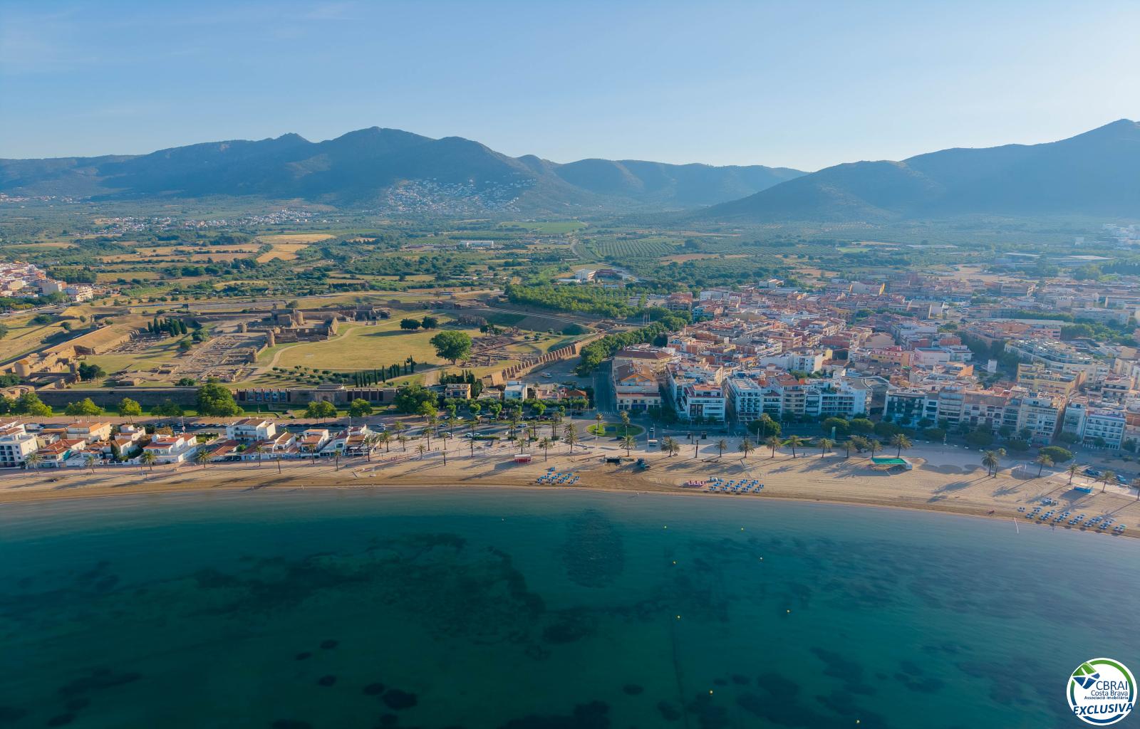 Apartment in the Heart of the Town Centre, Just 250 Metres from the Beach. - Ref. CBR6529 - photo 7