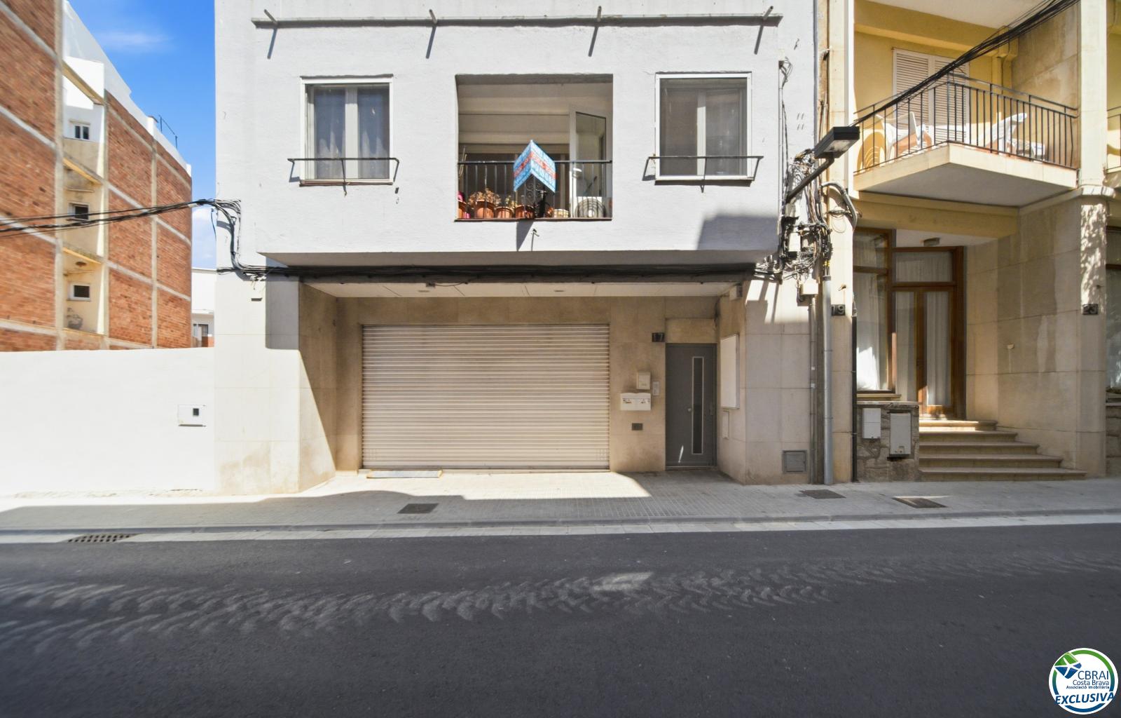 Apartment in the Heart of the Town Centre, Just 250 Metres from the Beach. - Ref. CBR6529 - photo 28