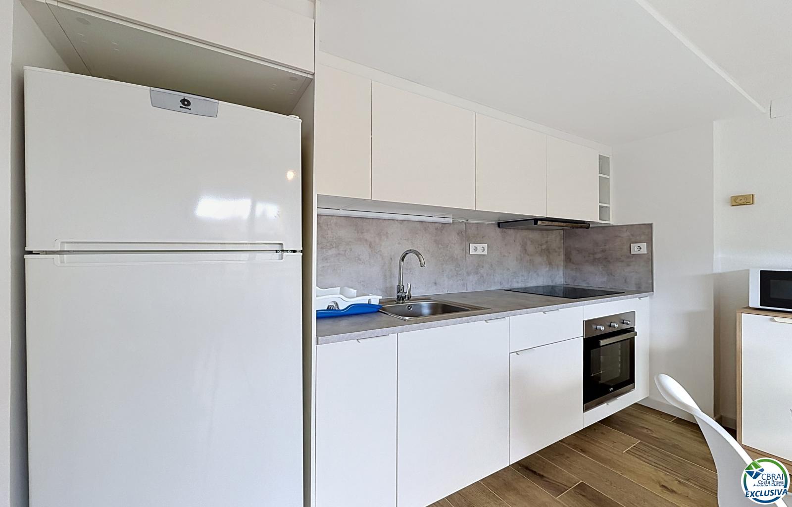 Renovated apartment with tourist license in the center of Rosas, 150m from the beach - Centre - Ref. CBR6548 - photo 4