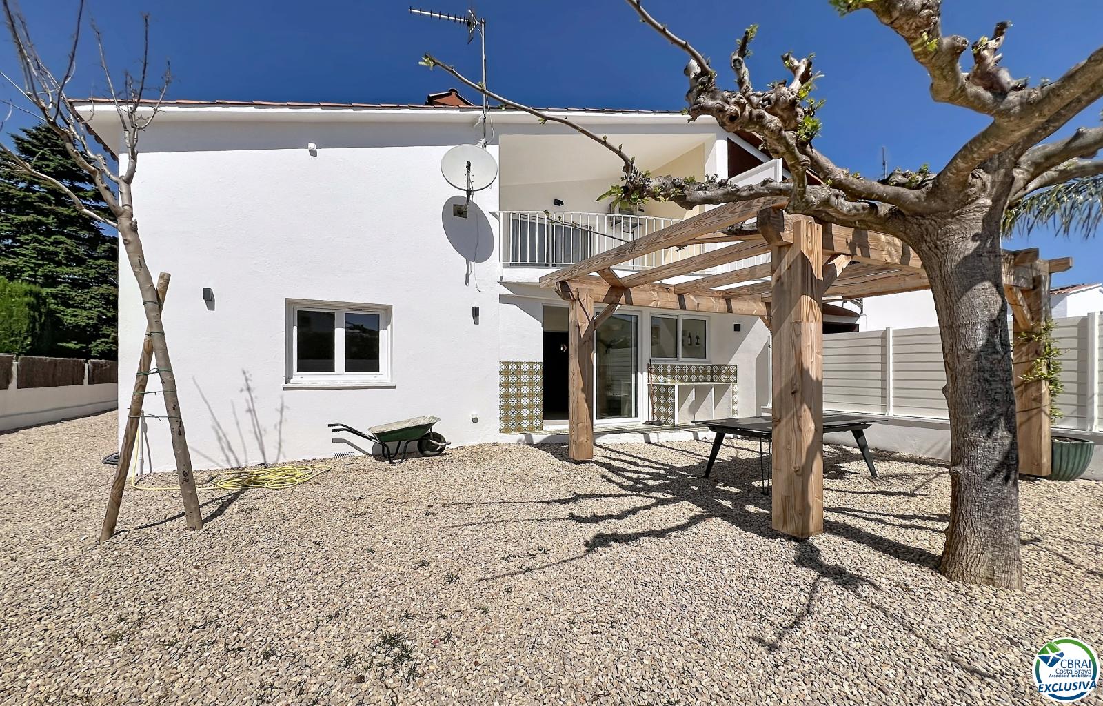 Renovated house with 5 bedrooms and tourist license in Empuriabrava, Peni area. - Ref. CBR6475 - photo 12