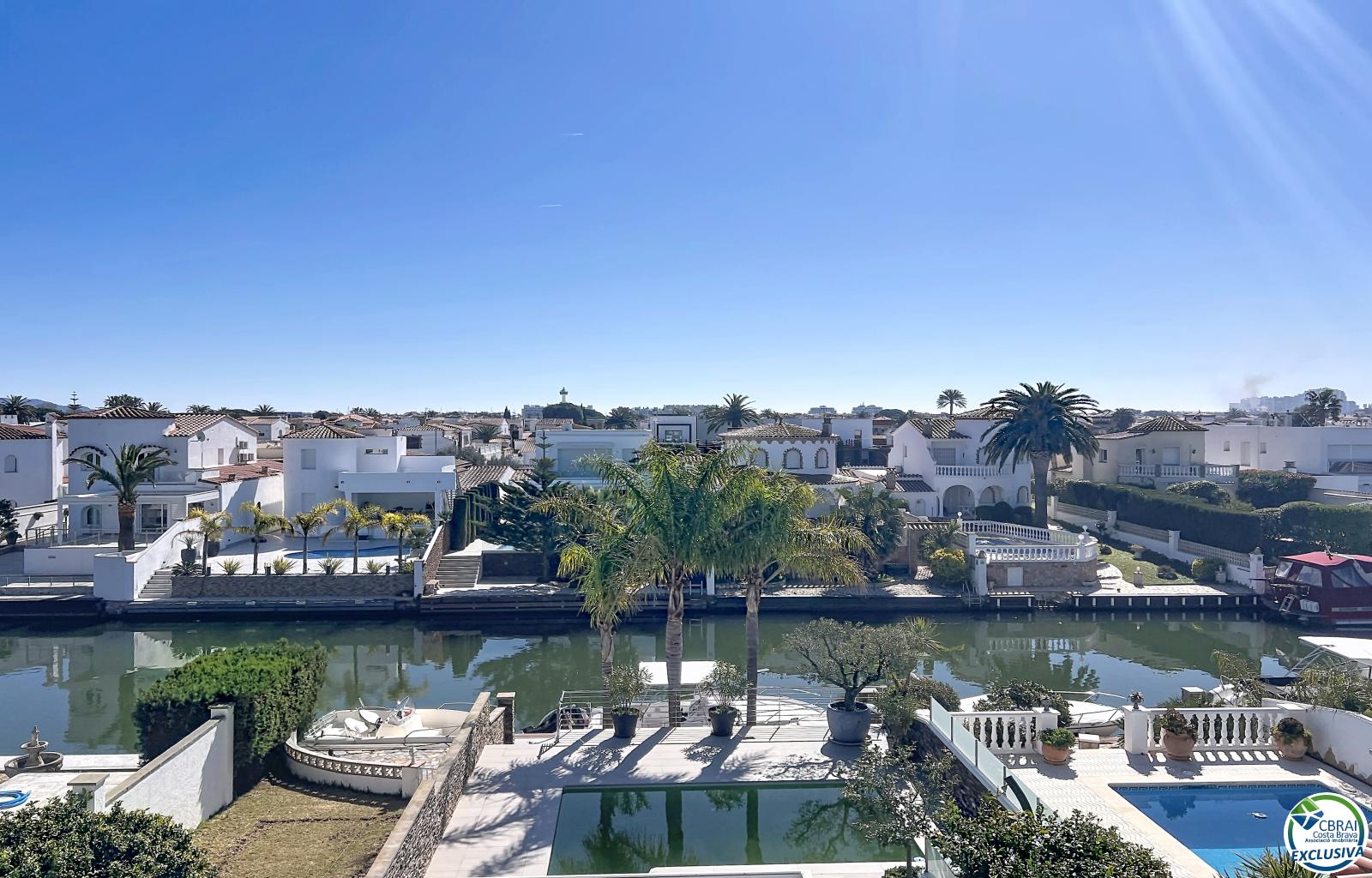 Renovated house in the south, featuring a pool and access to a wide canal in Empuriabrava. - Llobregat - Ref. CBR6415 - photo 27