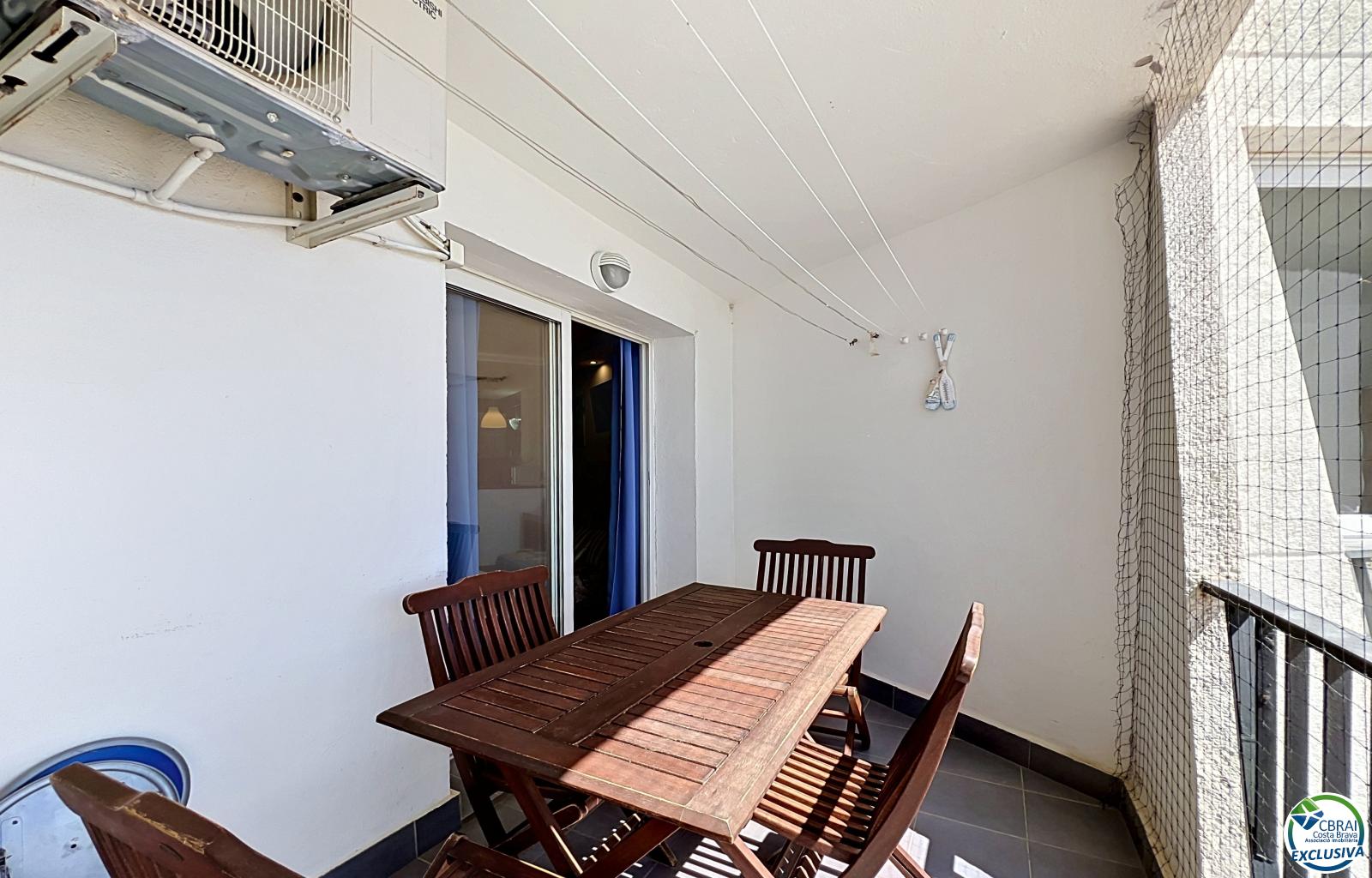 Renovated apartment with sea views on the beachfront in Empuriabrava. - Muga - Ref. CBR6640 - photo 5