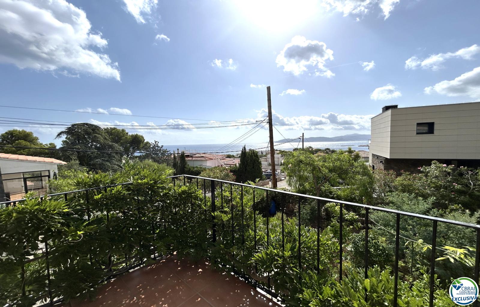 House in Llançà with a tourist license, sea views, and just a few meters from the beach. - Grifeu - Ref. CBR6637 - photo 17