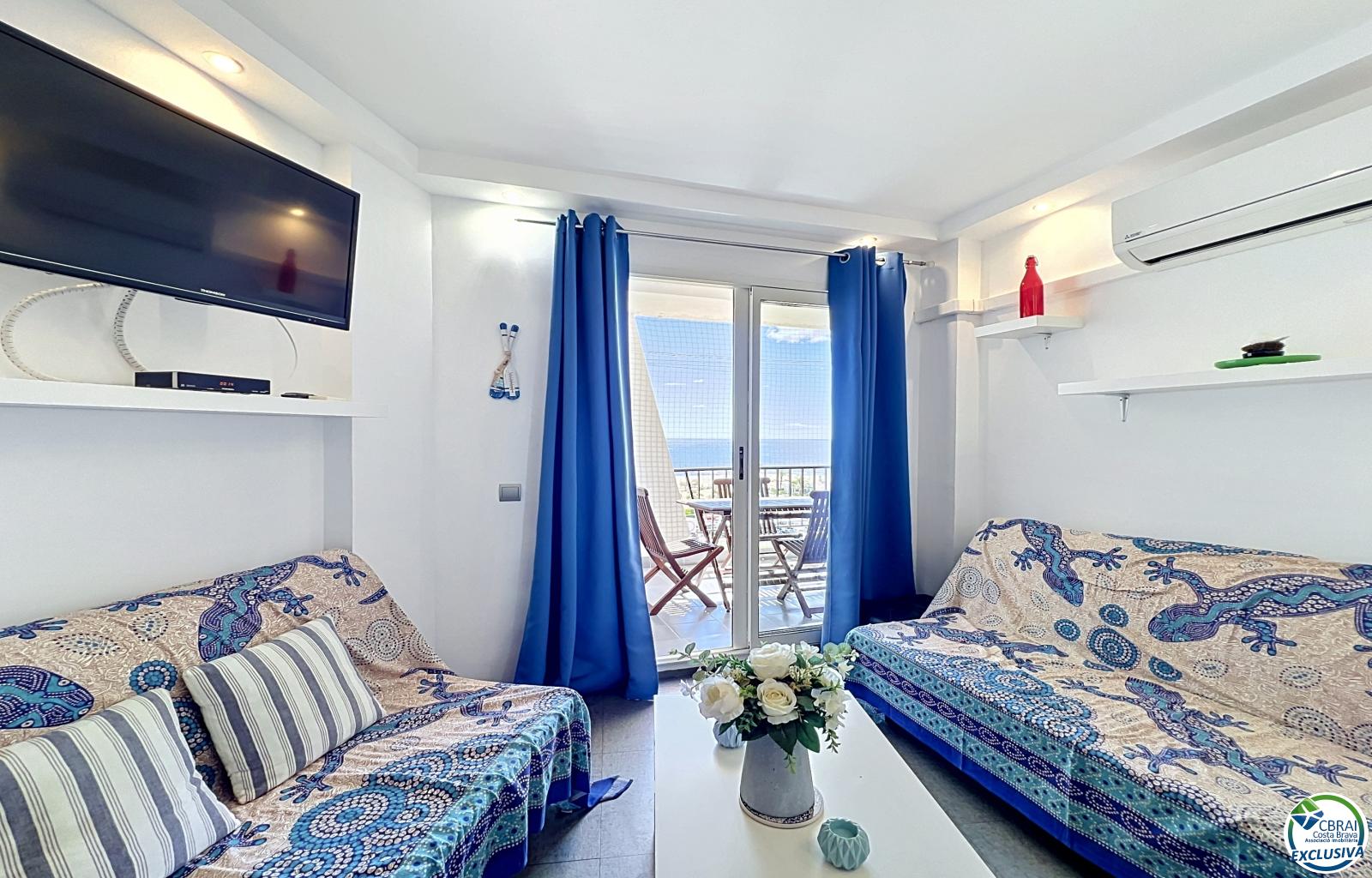Renovated apartment with sea views on the beachfront in Empuriabrava. - Muga - Ref. CBR6640 - photo 2