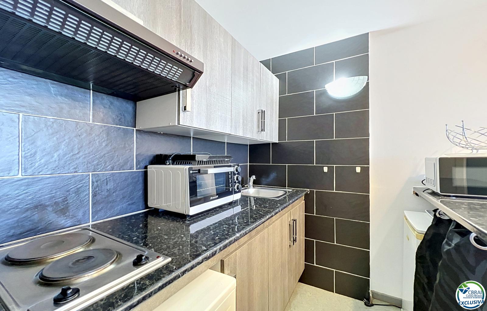Renovated apartment with sea views on the beachfront in Empuriabrava. - Muga - Ref. CBR6640 - photo 17