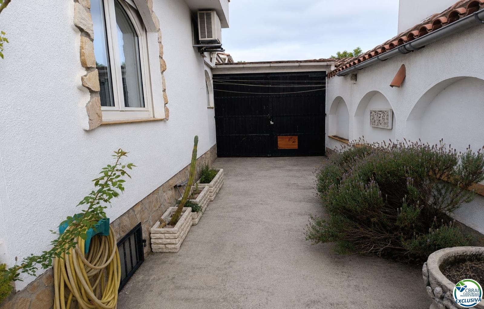 Villa de caractère, terrain de 500 m² et amarrage privé à Empuriabrava - Ebre - Ref. CBR6631 - photo 25