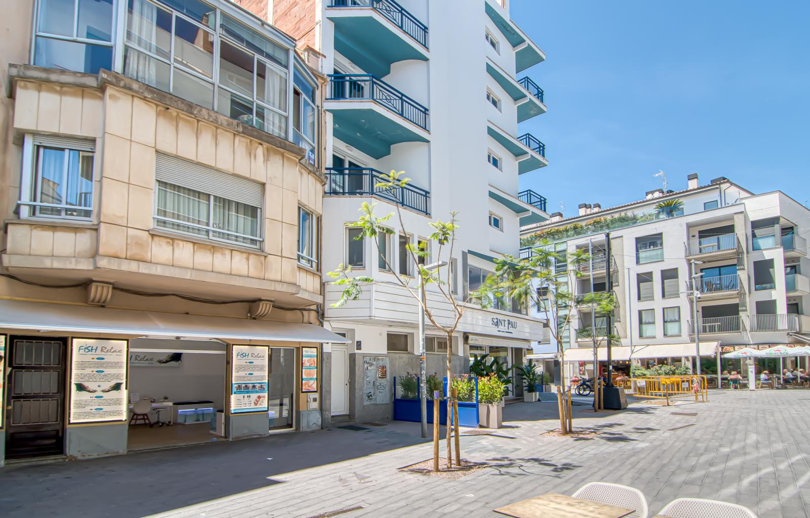 Would you like to live on one of the streets with the most history and character in Roses—practically right by the water—and enjoy the authentic Mediterranean essence every day? - Centre - Ref. CBR6537 - photo 33