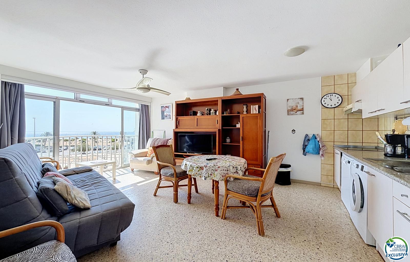 Apartment just steps from the beach with sea views in Empuriabrava - Muga - Ref. CBR6662 - photo 2