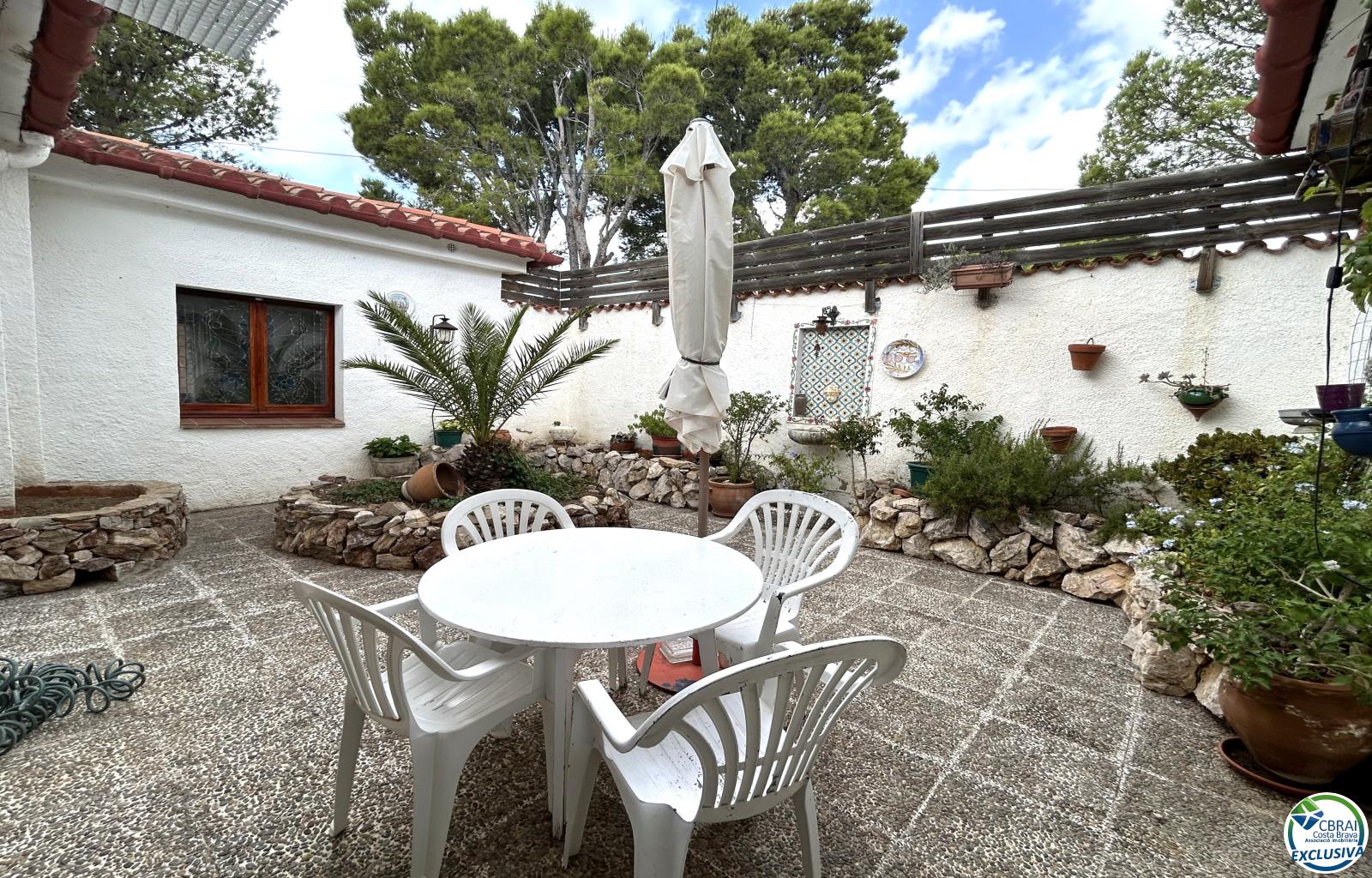 House in Llançà with a tourist license, sea views, and just a few meters from the beach. - Grifeu - Ref. CBR6637 - photo 11