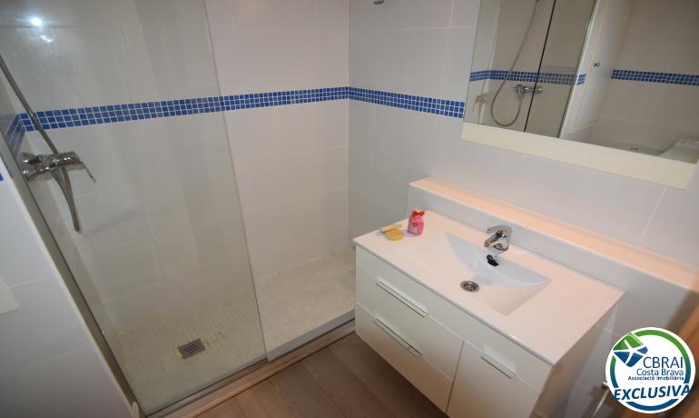 Renovated studio with community pools, garden and parking