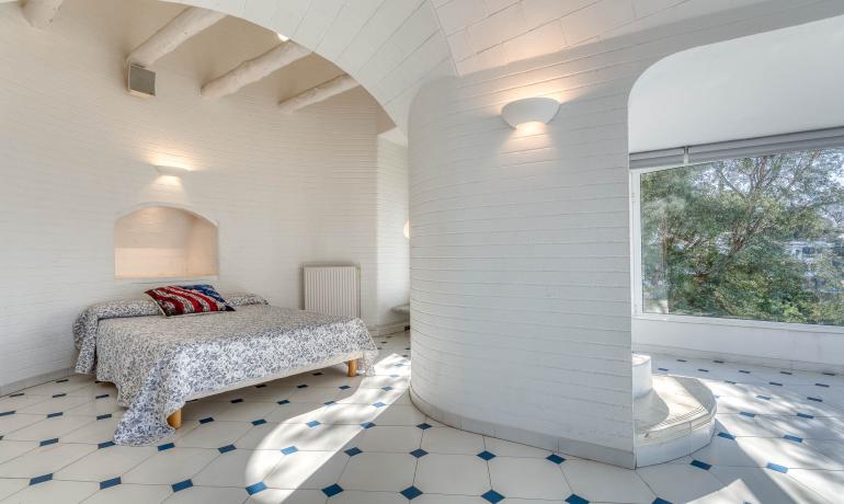 Beautiful house with infinity pool and spectacular views over the Bay of Roses