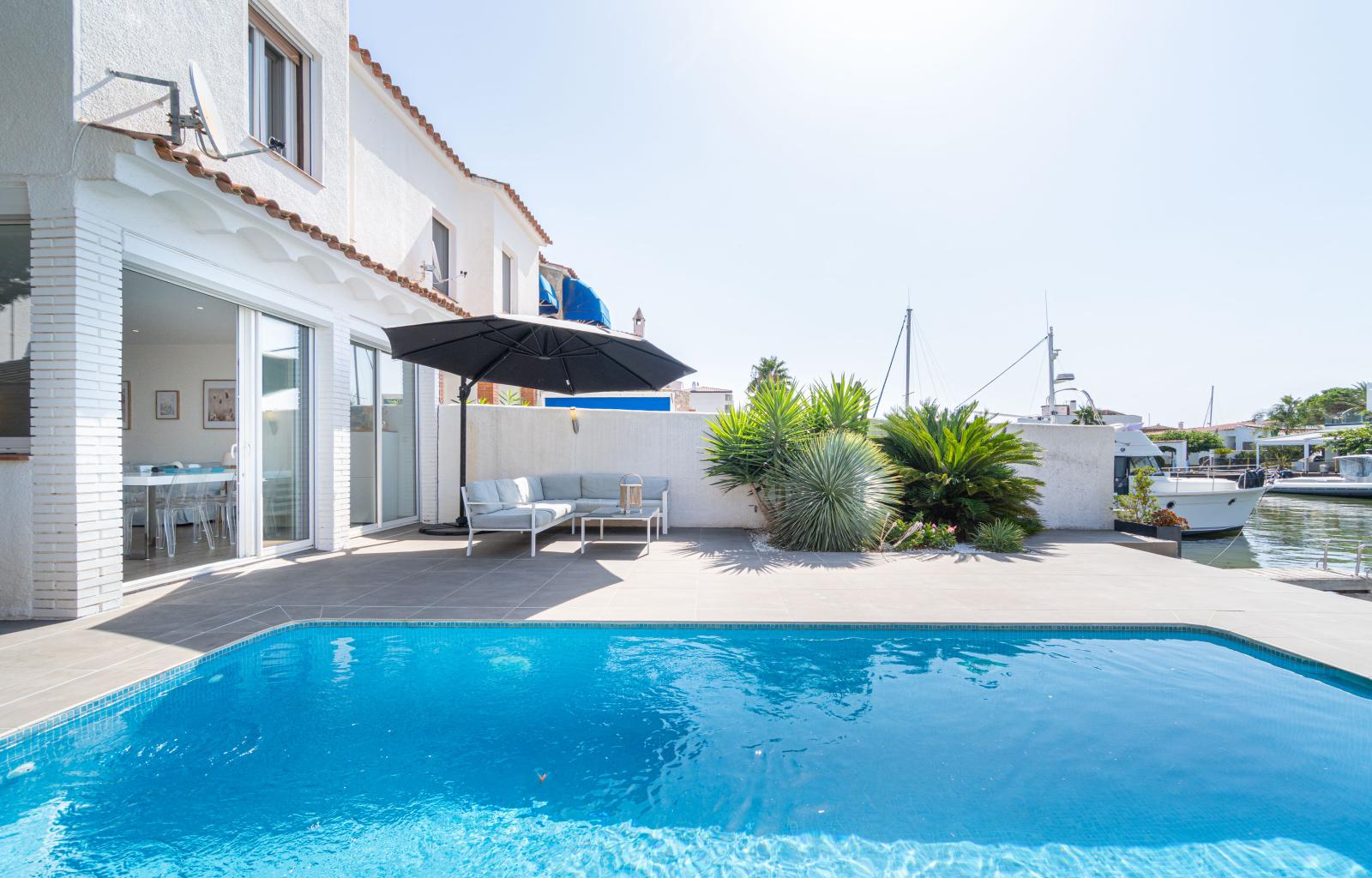 Elegant Waterfront villa with pool, private mooring and direct canal access in Santa Margarita - Santa Margarida - Ref. CBR6598 - photo 42