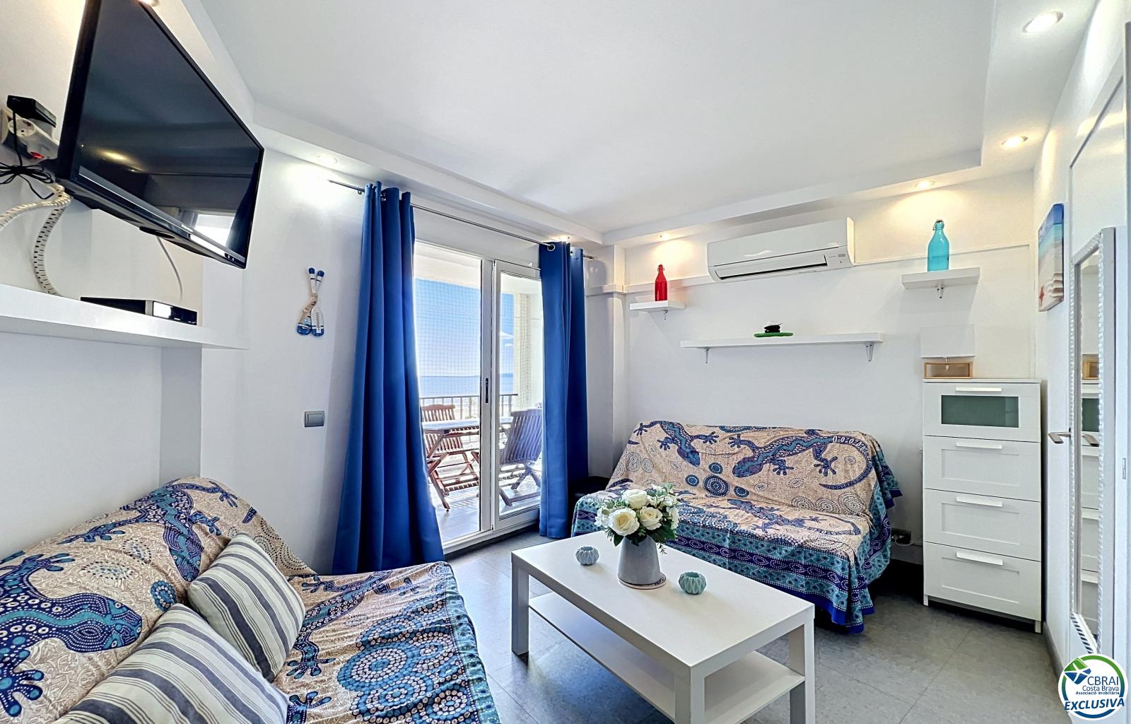 Renovated apartment with sea views on the beachfront in Empuriabrava. - Muga - Ref. CBR6640 - photo 11