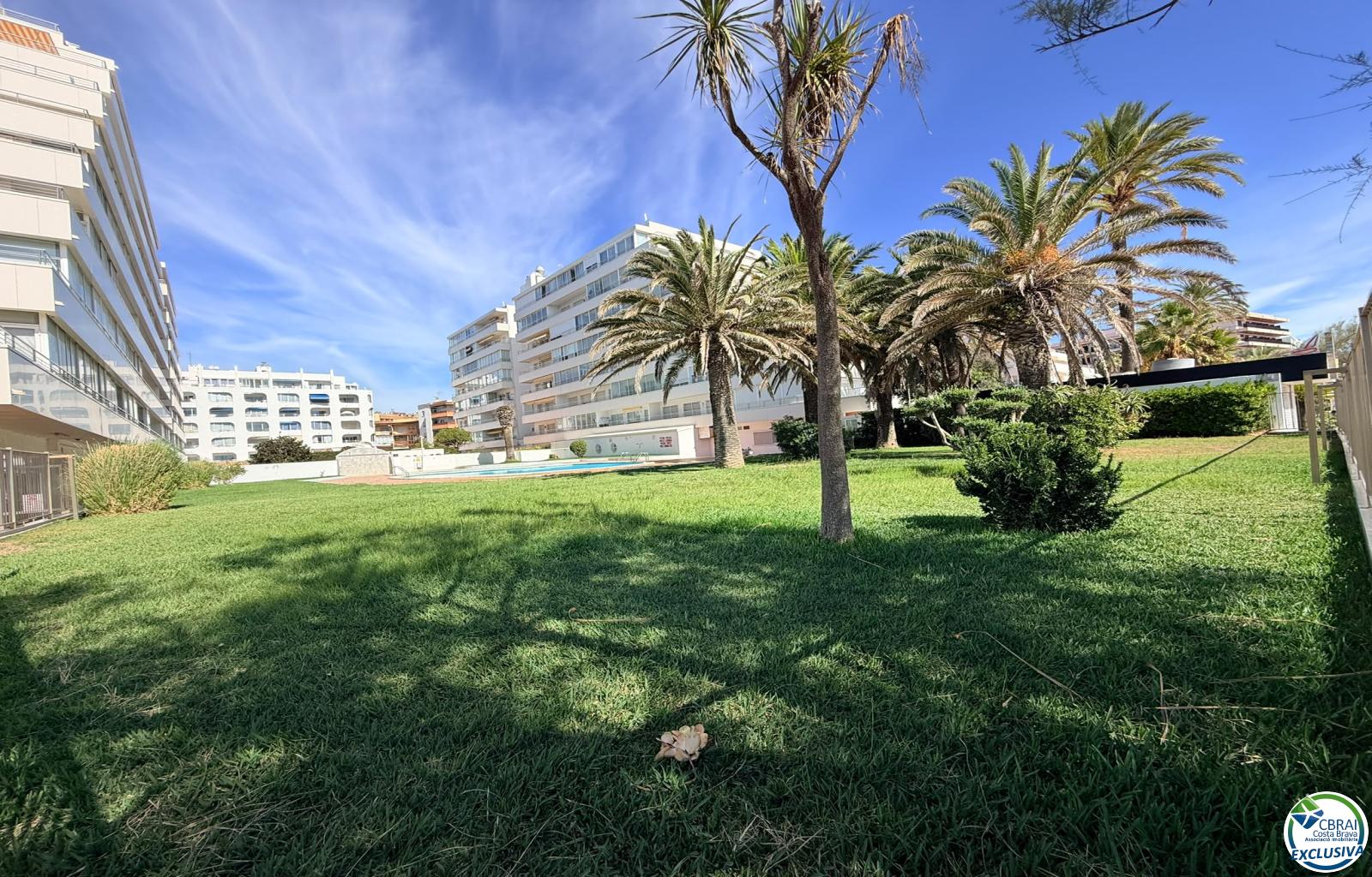 Seafront location, sea views, parking, swimming pools and gardens by the beach. - Santa Margarida - Ref. CBR6664 - photo 42