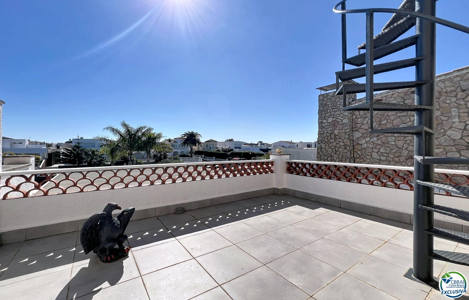 Renovated house in the south, featuring a pool and access to a wide canal in Empuriabrava. - Llobregat - Ref. CBR6415 - photo 23