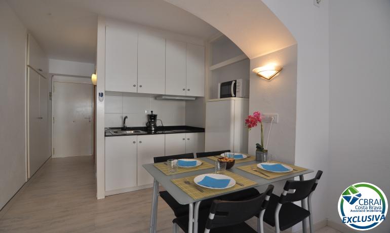 Renovated studio with community pools, garden and parking