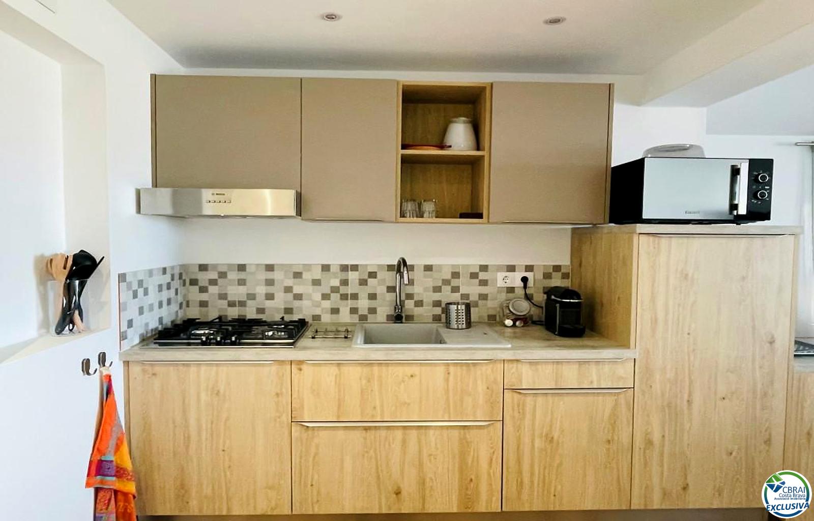 Apartamento totalmente renovado con terraza y espectaculares vistas al canal y al mar, en una de las zonas más buscadas de Empuriabrava - Port Grec - Ref. CBR6649 - foto 7