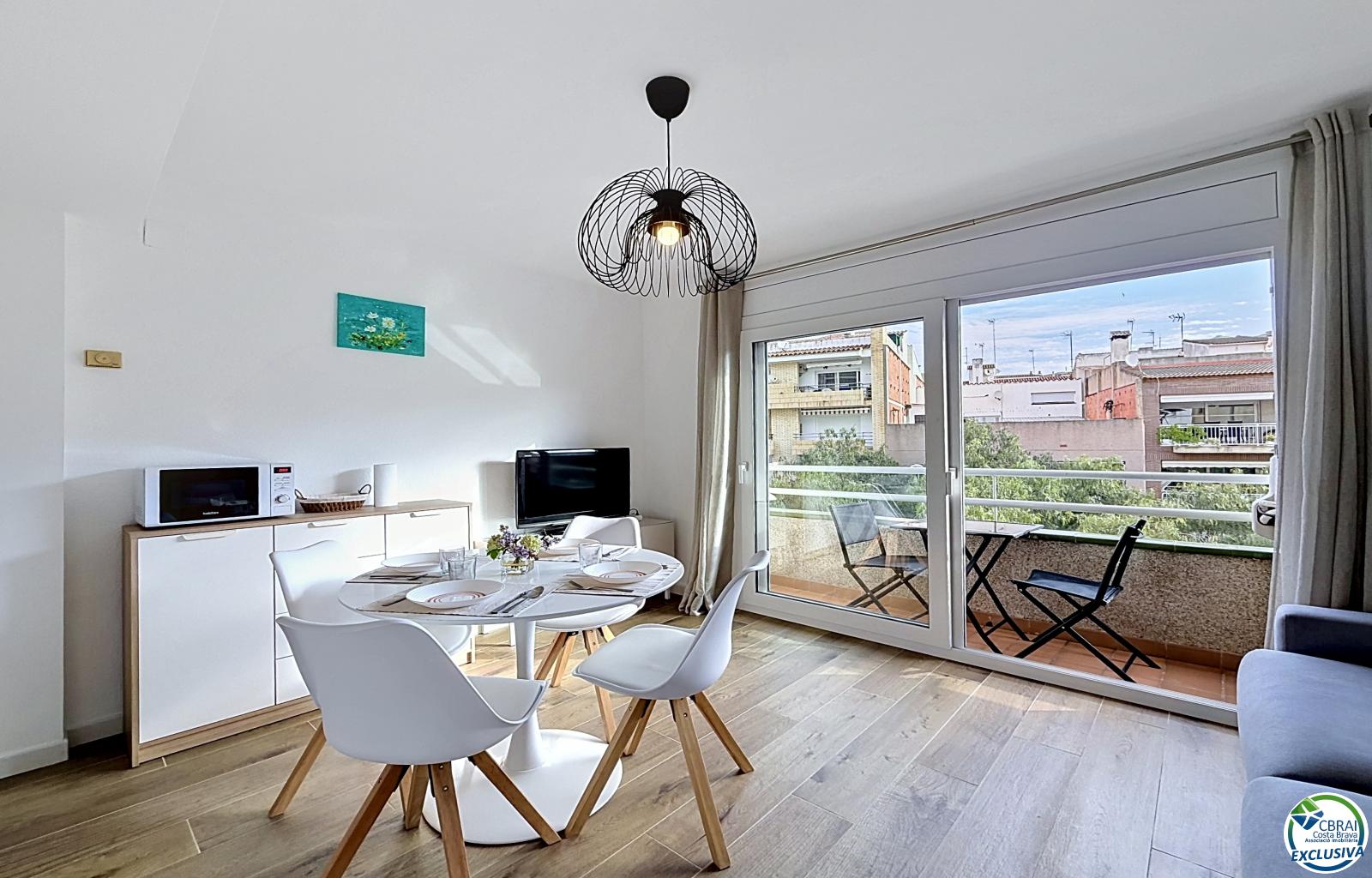 Renovated apartment with tourist license in the center of Rosas, 150m from the beach - Centre - Ref. CBR6548