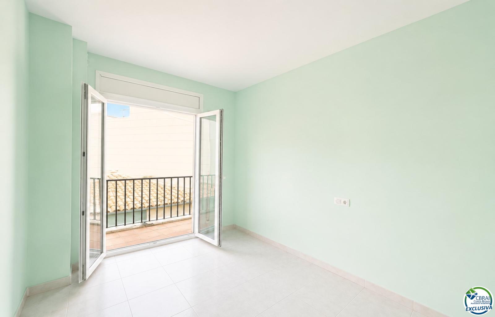 2-bedroom flat with 3 terraces – 79 m² - Casc Urbà - Ref. CBR6619 - photo 4