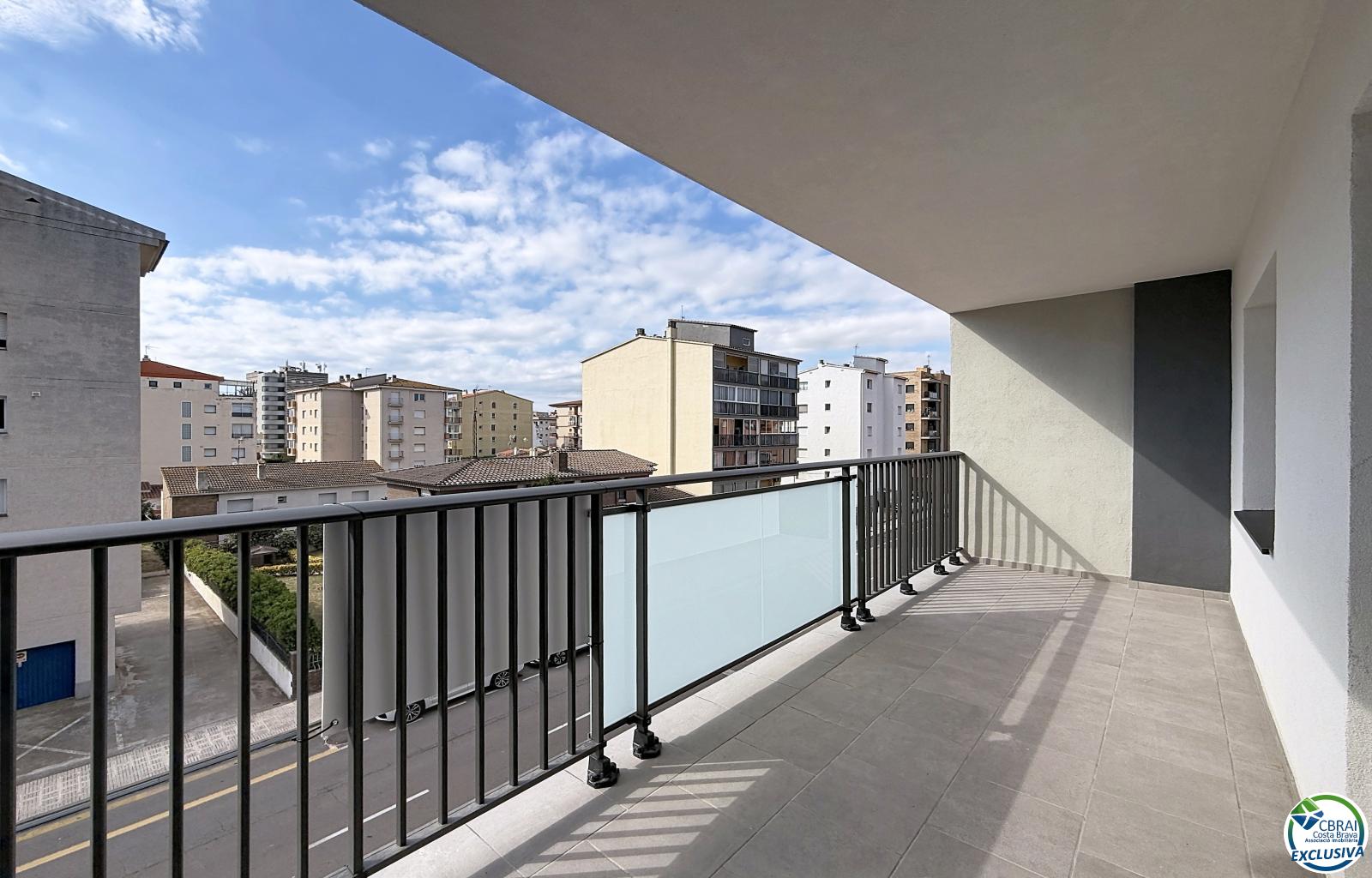 Appartement 2 chambres rénové avec terrasse à Santa Margarida, Rosas - Ref. CBR6684