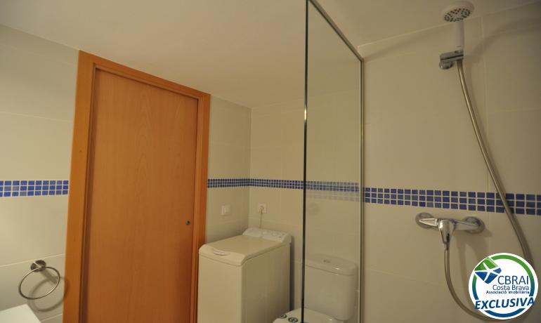 Renovated studio with community pools, garden and parking