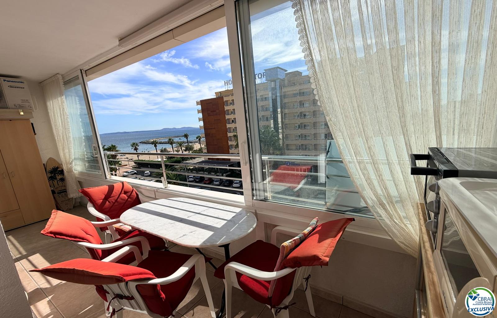 Seafront location, spectacular sea views and fully renovated - Santa Margarida - Ref. CBR6663 - photo 16