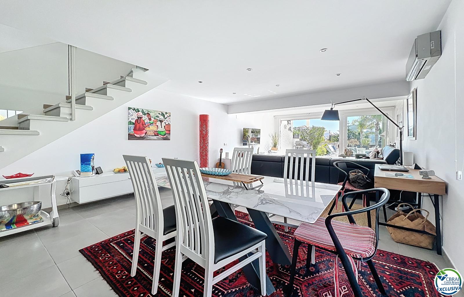 Renovated house in the south, featuring a pool and access to a wide canal in Empuriabrava. - Llobregat - Ref. CBR6415 - photo 18