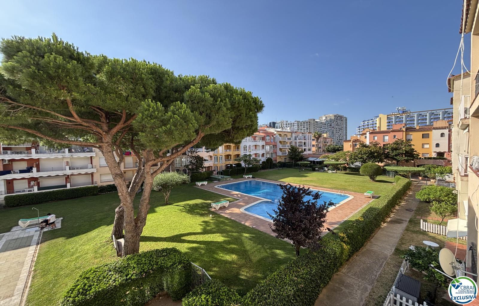 Apartment with terrace and swimming pool in Empuriabrava - Gran reserva - Ref. CBR6545 - photo 2