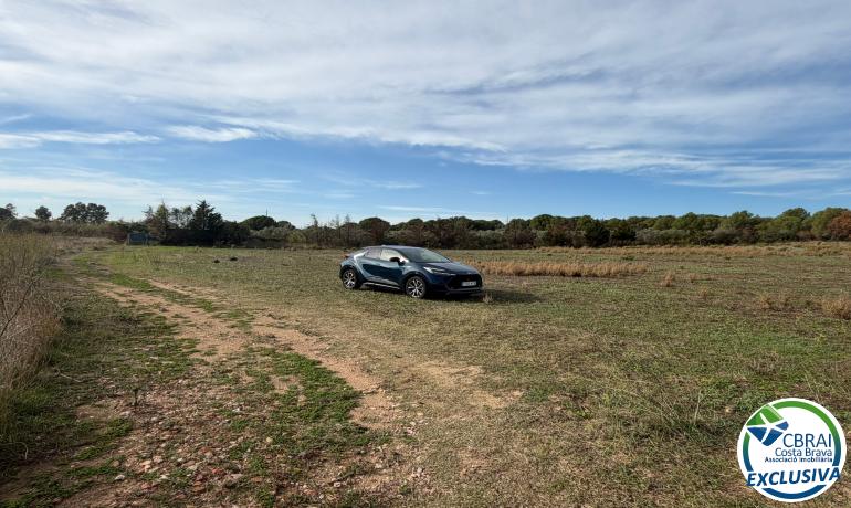 для продажиЗемельный участок Roses